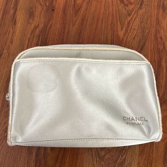 Chanel probably perfumes silver gray make up bag case - Picture 1 of 6